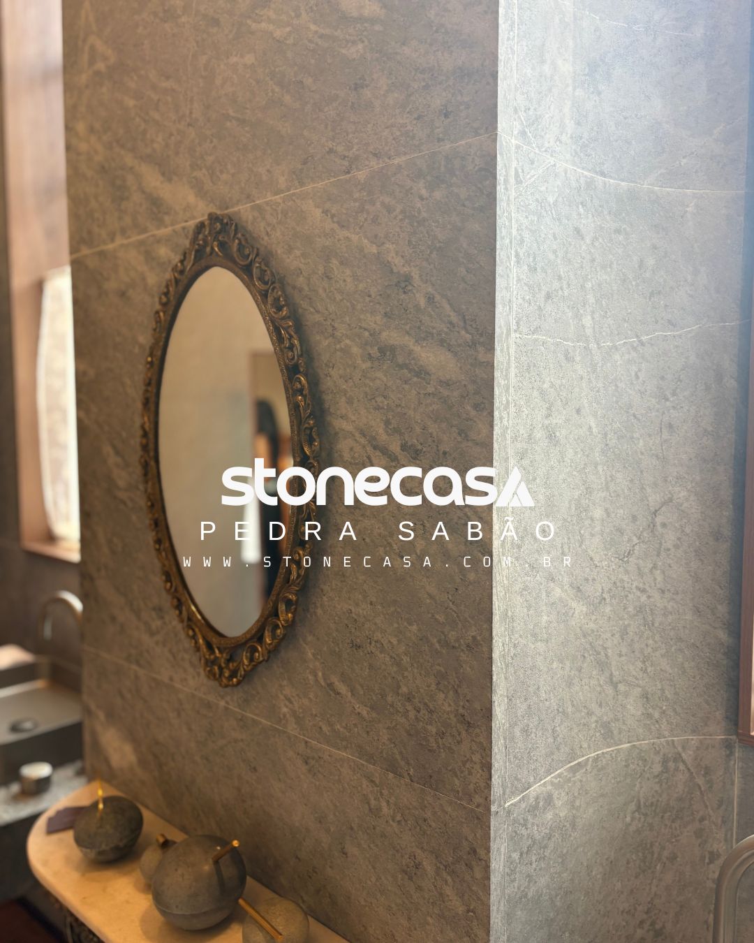 Ardósia Monolítico Black e Pedra Sabão Stone Casa textura escovada ardósia monolítico black e pedra sabão verde em projeto arquitetônico stone casa